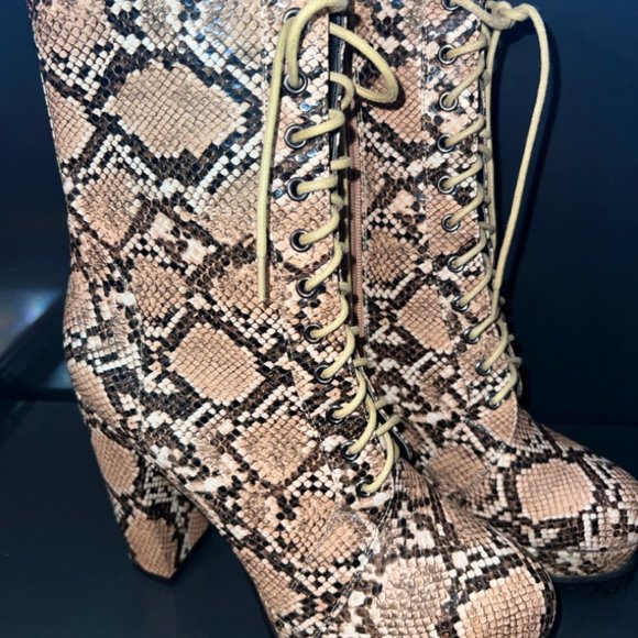Simmi‎ of London Snake Print High Heel Fashion Boots Sz. 8 - Picture 1 of 5